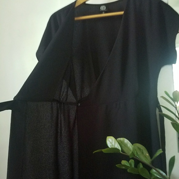 ❎SOLD❎Effortless Wrap Dress - Picture 3 of 5